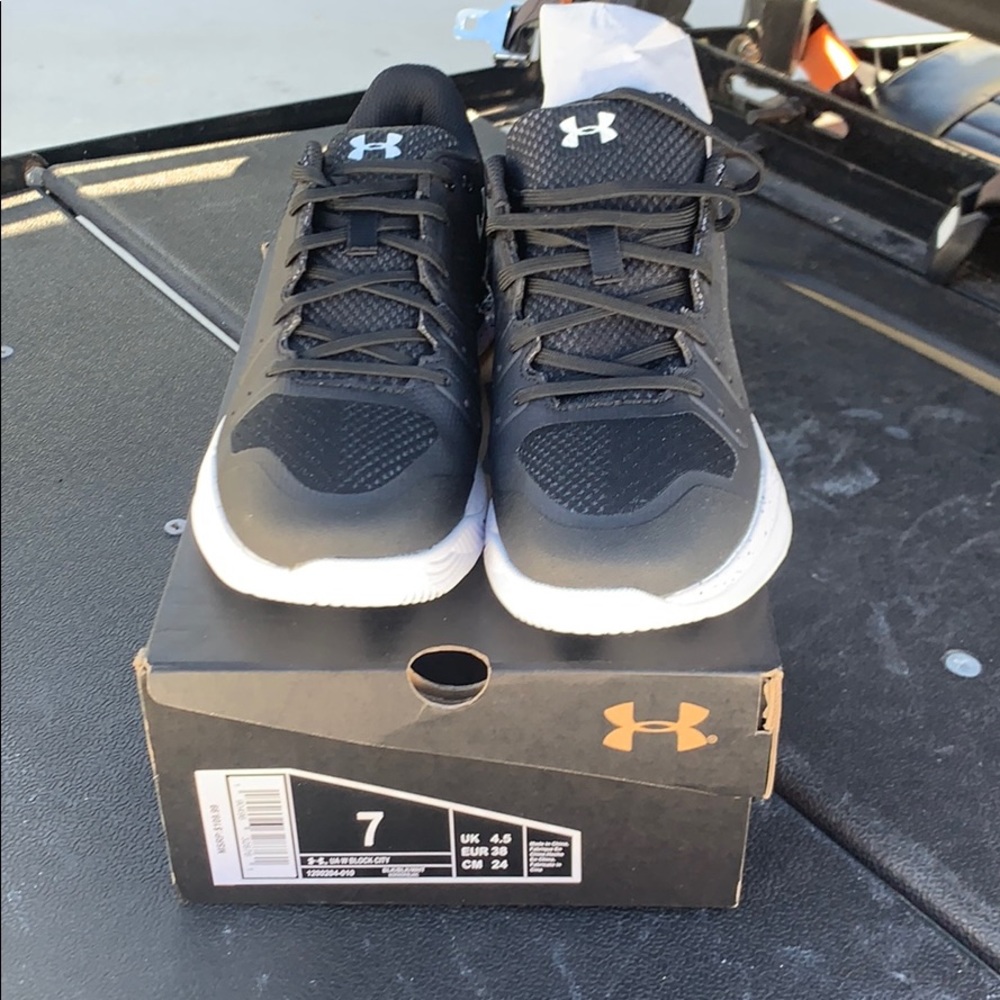 Under Armour Block City volleyball shoe-women’s -7